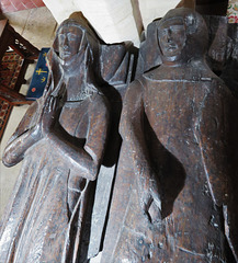 clifton reynes church, bucks (47)two c14 wooden tomb effigies, perhaps ralph reynes c.1331 and cecilia, wife of thomas reynes II c.1332