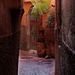Une ruelle étroite dans la médina de Marrakech