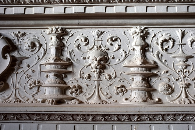 Détail des sculptures de la cheminée de la chambre de François Ier - Chenonceau