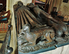 clifton reynes church, bucks (80)two c14 wooden tomb effigies, perhaps ralph reynes c.1331 and cecilia, wife of thomas reynes II c.1332