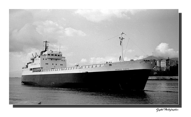 Entrée du "Monte Cinto" de 1969 dans le port de Bastia