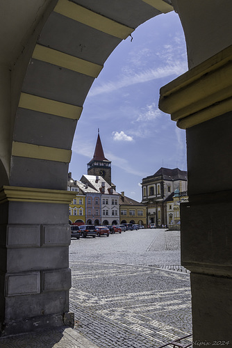 Valdštejnovo náměstí - Hauptplatz der Ortschaft Jičín  (© Buelipix)