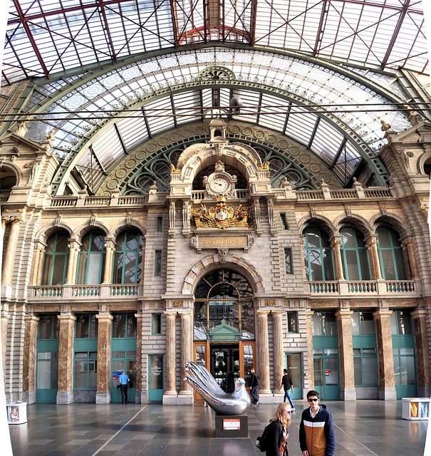 Antwerpen main station, south façade.