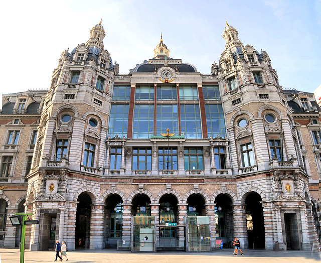 Antwerpen station, north façade.