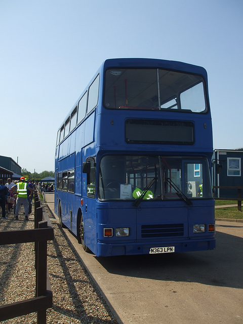 DSCF3563 G’s Growers (staff bus) L363 LPN at Barway - 5 Jun 2016 DSCF3563 G’s Growers (staff bus) L363 LPN at Barway - 5 Jun 2016