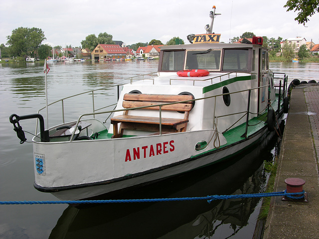 Wassertaxi mit Freisitz