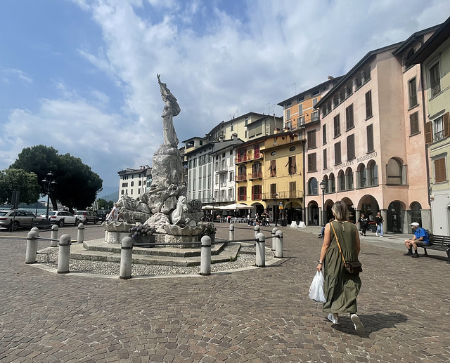 Piazza 13 Martiri , Lovere Piazza 13 Martiri , Lovere