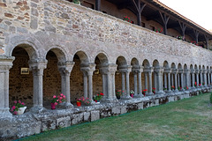 Cloître de l'abbaye de la Grainetière