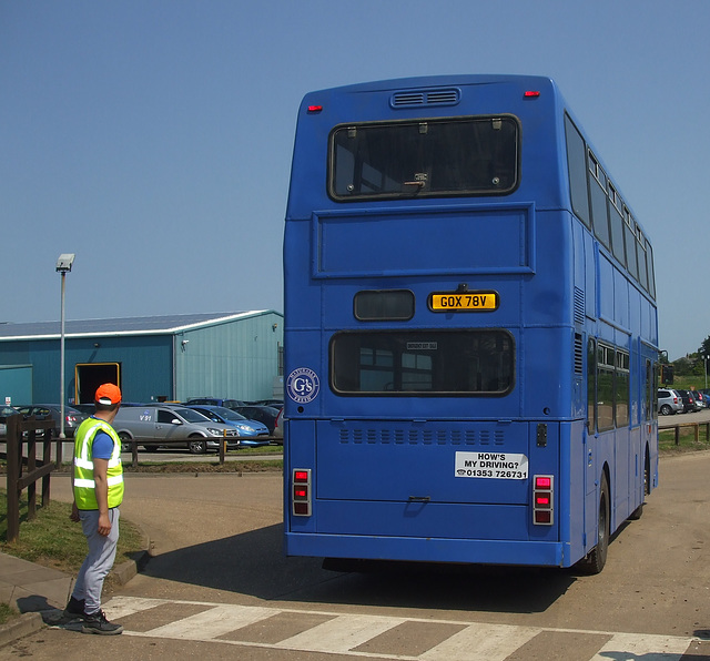 DSCF3556 G’s Growers (staff bus) GOX 78V (99D605) at Barway - 5 Jun 2016