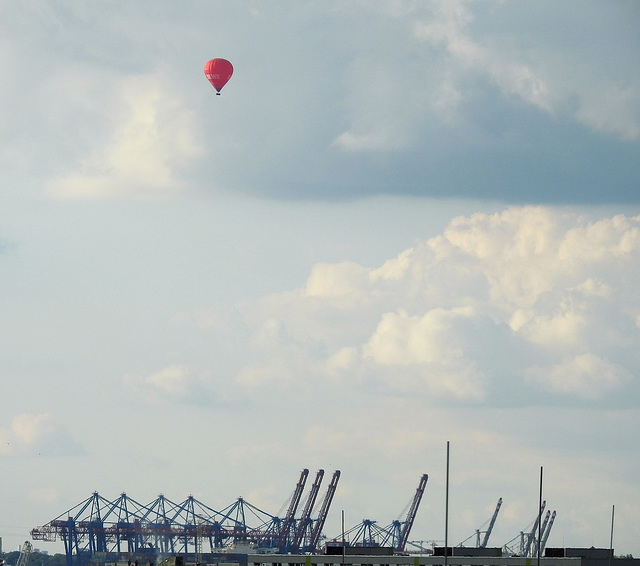 Ballon mit PiPs über Hamburg