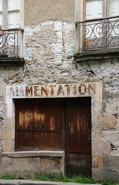 4 heures d'attente pour qu'on m'informe que la fermeture était définitive . Je reste encore un peu , on ne sait jamais . 4 heures d'attente pour qu'on m'informe que la fermeture était définitive . Je reste encore un peu , on ne sait jamais .