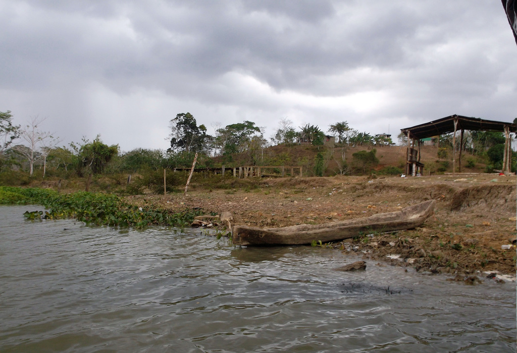 Pirogue et abri