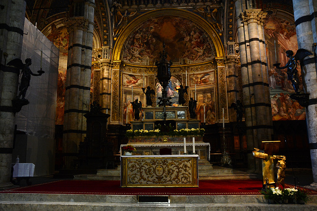 Italy, Duomo di Siena, The High Altar Italy, Duomo di Siena, The High Altar