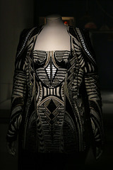 Le musée des Arts décoratifs expose pour la première fois des pièces de haute couture , Balmain par Olivier Rousteing .