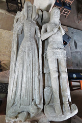 clifton reynes church, bucks (30)effigies of a knight and lady on a late c14 tomb c.1385, perhaps thomas reynes III