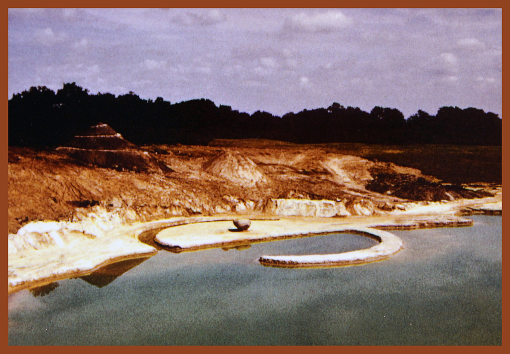 Broken Circle/Spiral Hill (Robert Smithson, 1971)