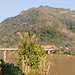 Pont, montage et rivière...... (Laos)