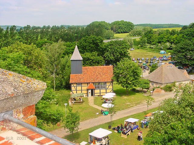 Klempenow, Burgkapelle und Torhaus