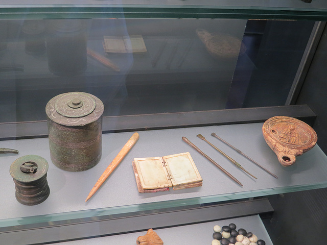 Musée archéologique de Zadar : objets domestiques.