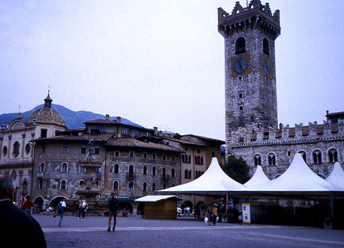 Domplatz in Trient   (Scan von einem alten Dia)