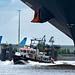 Der Lotse wurde an Bord gebracht, nun kommt der Frachter sicher in den Hafen - Hamburg