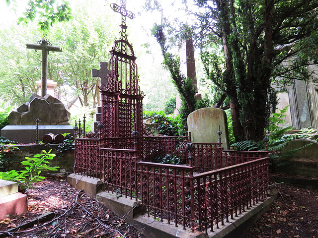 highgate west cemetery, london