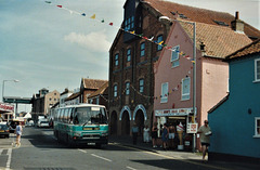 Norfolk Green (Go-West Travel) 105 (VRC 605Y) in Wells-next-the-Sea – 6 Aug 1999 (420-07A)