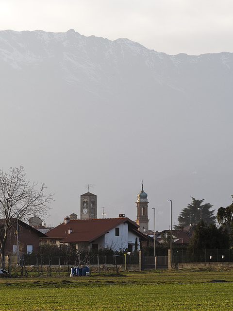 The bell towers of Ponderano and the profile of the mountains