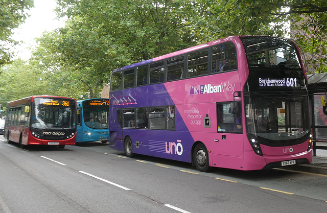 Buses in St. Albans - 8 Sep 2023 (P1160272)