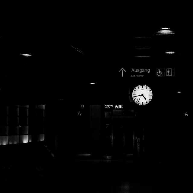 Uhr, Bahnhof Potsdamer Platz, Berlin