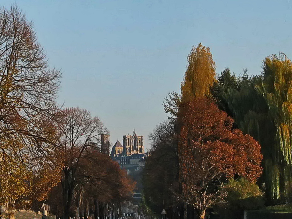 117 1746bc Arrival in Laon and Its Top Ill ex Cathedral