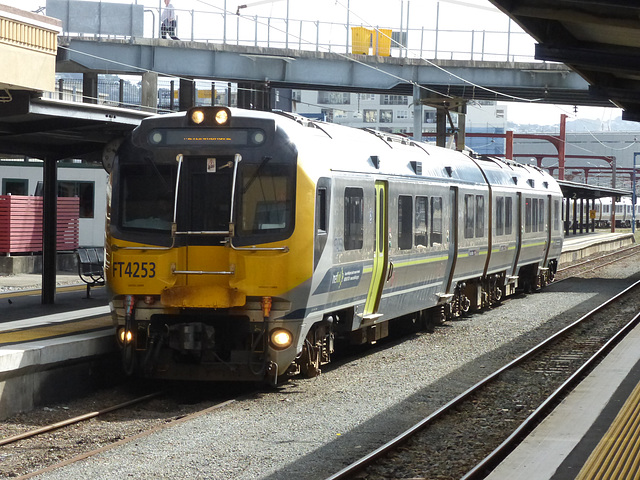 Metlink EMUs at Wellington (11) - 27 February 2015