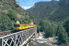 le train jaune  au même endroit