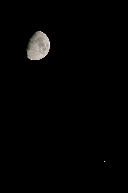 la lune et Jupiter (en bas à droite)