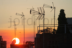 Les antenes no deixen veure el Sol