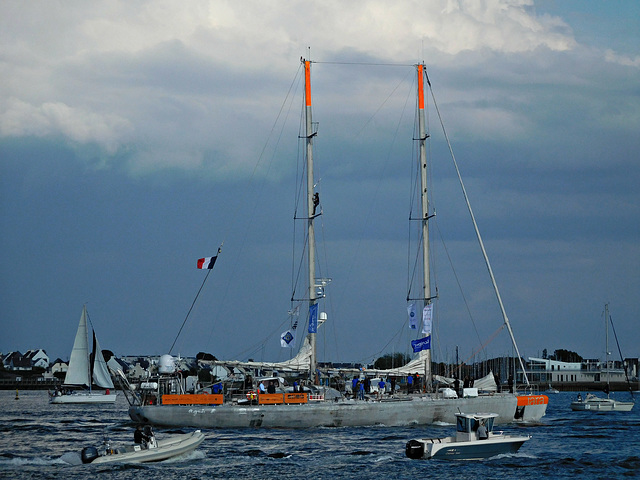 TARA quitte le port de LORIENT