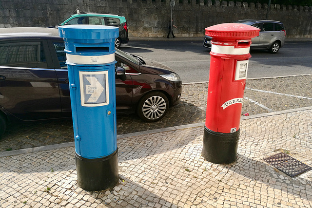 Lisbon 2018 – Blue and red postbox