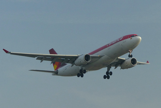 N974AV approaching Heathrow - 12 March 2016