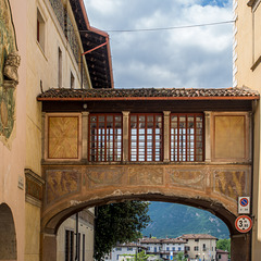 Via Carlo Bertolini mit Palazzo Pretorio /Rathaus Rovereto