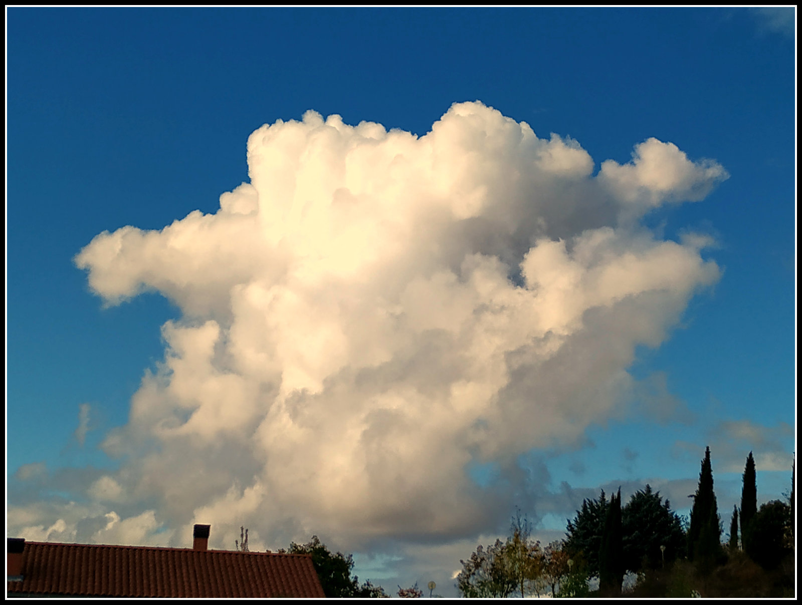 Nube juguetona.