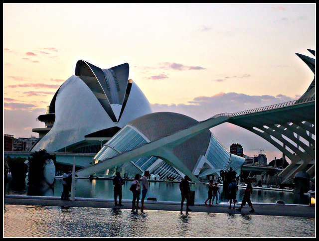 Valencia: El Hemisférico y el Palacio de las Artes Reina Sofía, 1