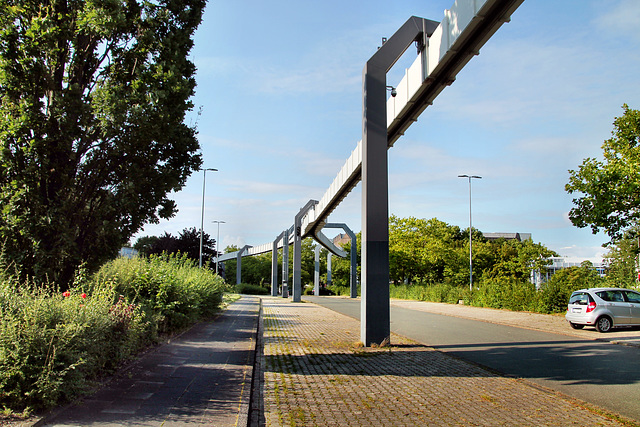 H-Bahn-Trasse über dem Parkplatz Vogelpothsweg (Technische Universität Dortmund, Dortmund-Barop) / 20.08.2021