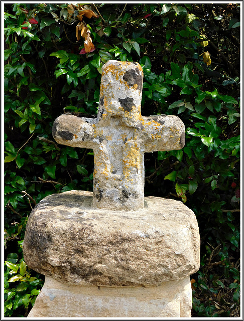 Croix de chemin à Saint-Léon-sur-Vézère (24)