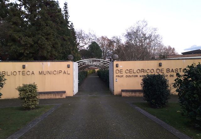 Entrance to the Municipal Library.