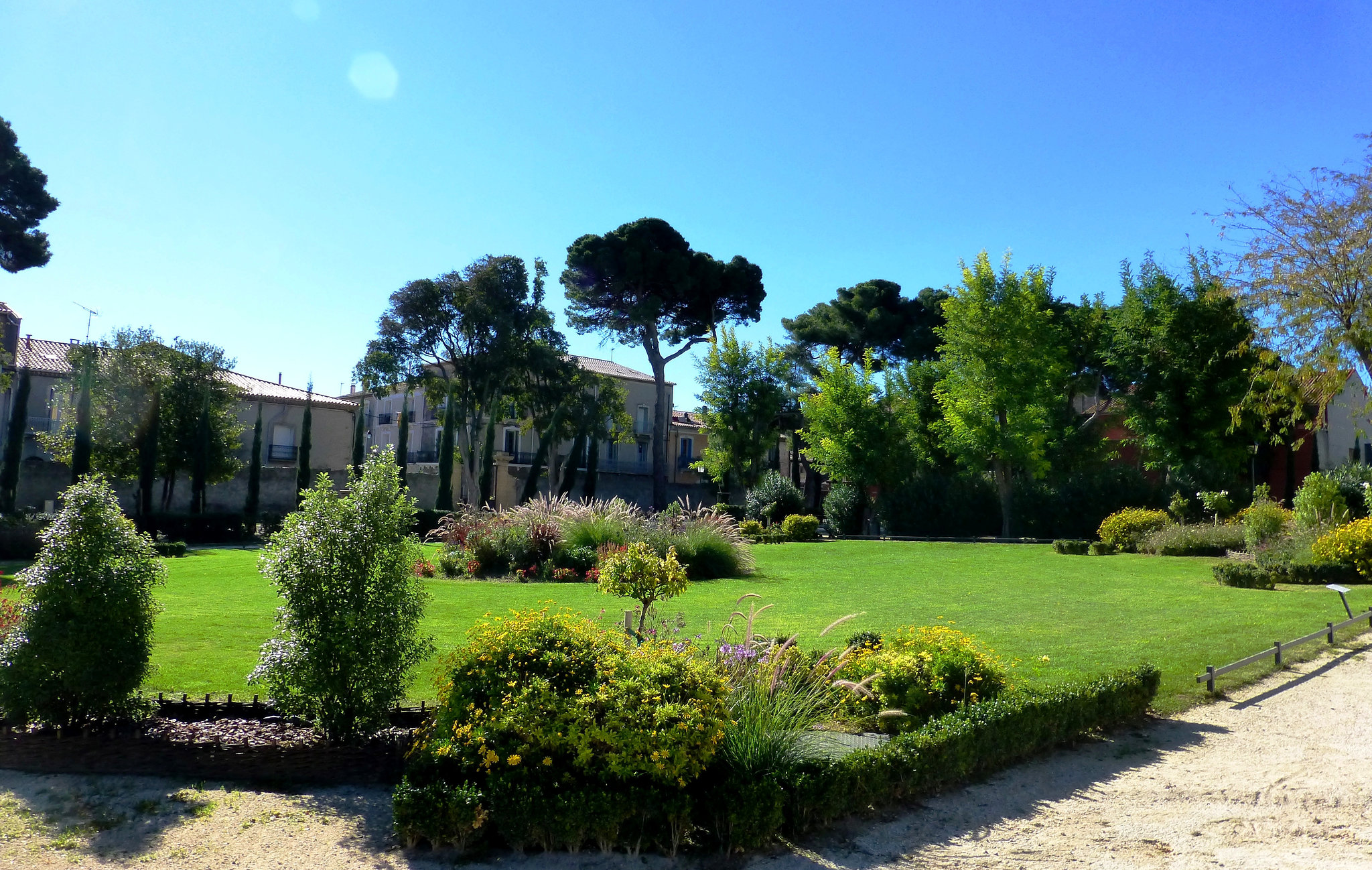 FR - Mèze - Garten des Château de Girard