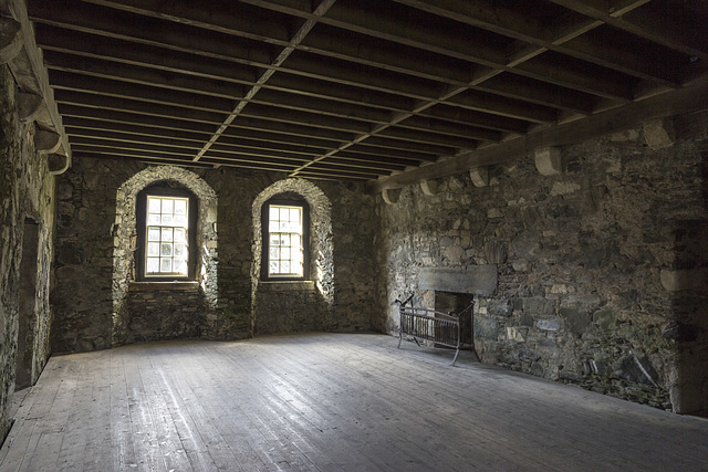 Dunstaffnage Castle gatehouse middle  floor