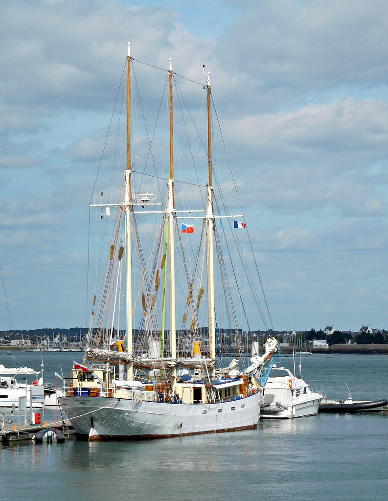 KAPITAN BORCHARDT à quai à LARMOR PLAGE