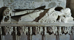 winchelsea church, sussex  c14 tomb of stephen alard +1330, effigy of knight with shield