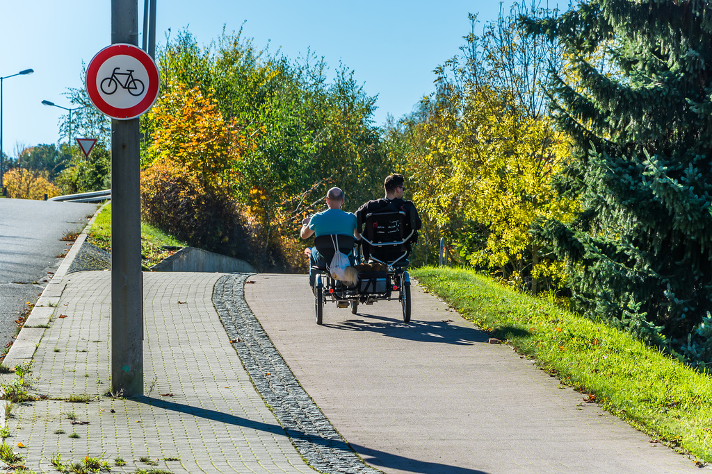 Das Rad auf dem Schild sieht anders aus ... welches Schild ;-)