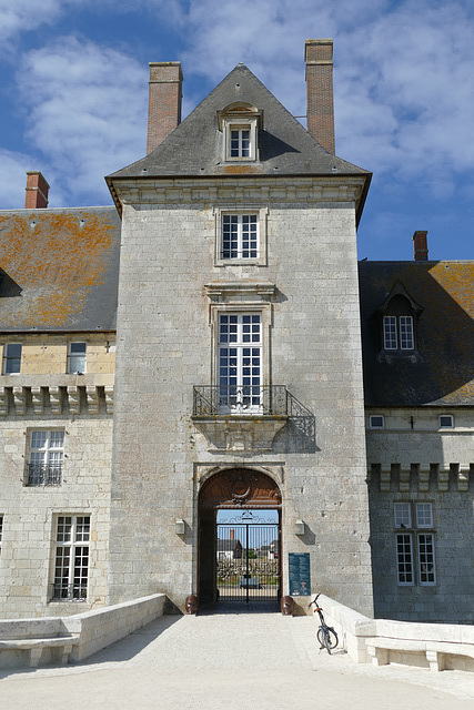 Le château de Sully sur Loire. Porte.